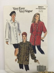 8431 EASY VOGUE VERY LOOSE SHORT - LONG SLEEVE COLLAR BLOUSE 20-22